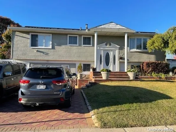 (undisclosed Address), North Babylon, NY 11703