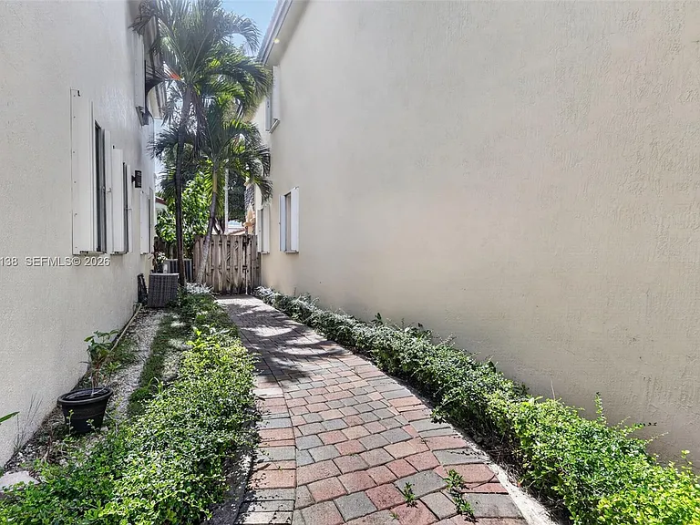 4422 NW 112th Ct — Photo 40