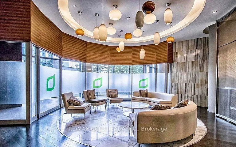 135 Village Green Sq #198 — Photo 7