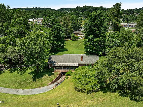 2nd image of 1013 Creasy Rd