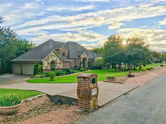 2nd image of 116 Oakwood Dr