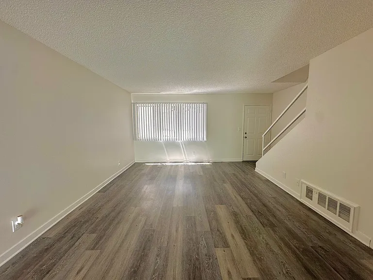 25907 Oak St — Photo 11