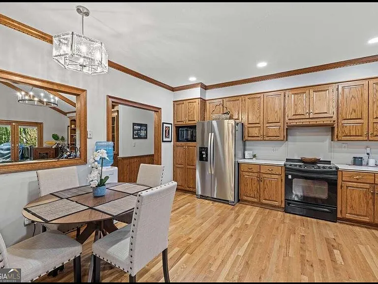 2090 N Jefferson St NE — Photo 9