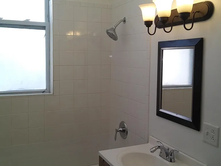 2427 W Touhy Ave #1E — Photo 7