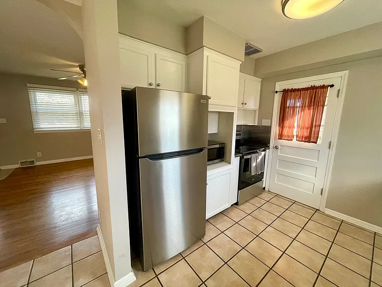 727 Sandusky Dr — Photo 5