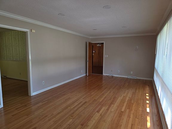 2nd image of 3322 Hart St
