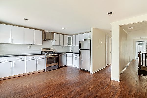 1st image of 548 Kosciuszko St APT 1