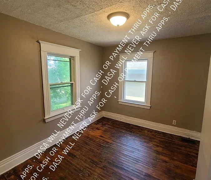 33 Kislingbury St #UPPER — Photo 2