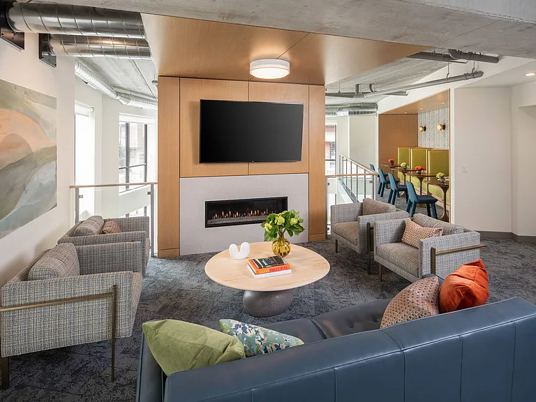 Upper lounge