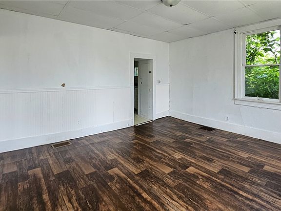 3rd image of 419 Bryant Ave