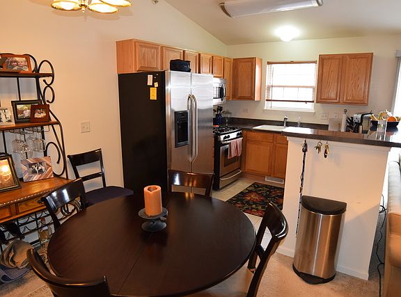3rd image of 979 Kensington Dr #979