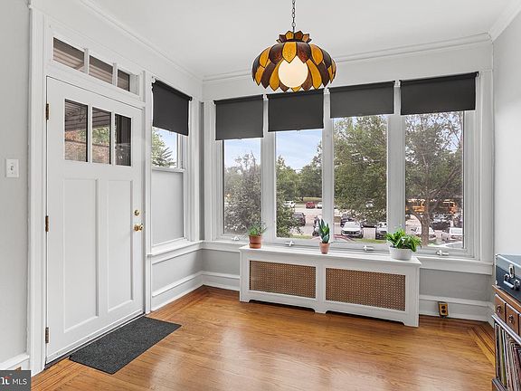3rd image of 660 Wendover St