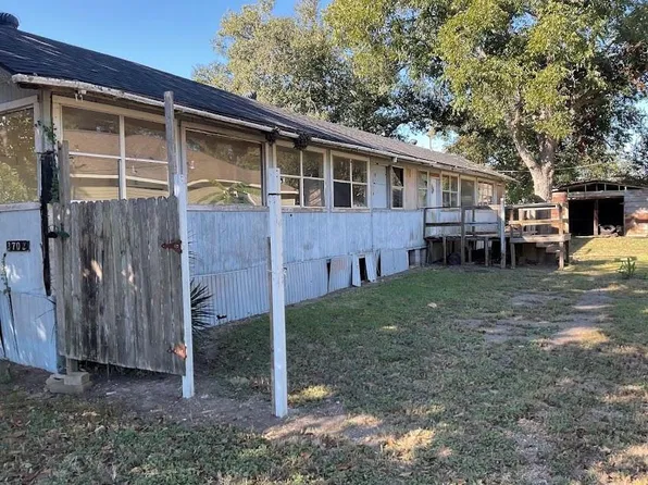 3702 Park St, Damon, TX 77430