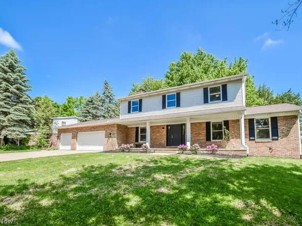 2233 Radford St NW, North Canton, OH 44720