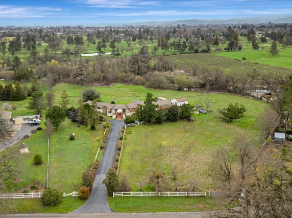 5435 Bravo Toro Lane, Santa Rosa, CA 95401