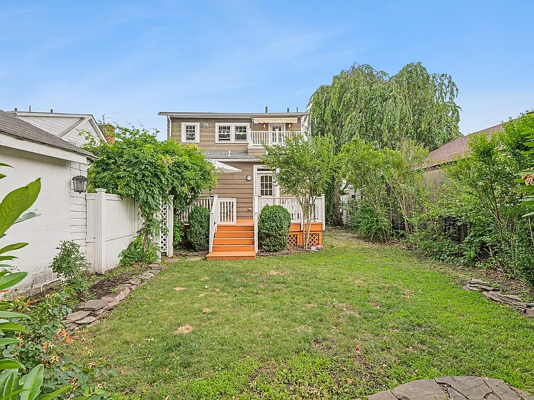 11 Brookwood Dr #101 — Photo 16