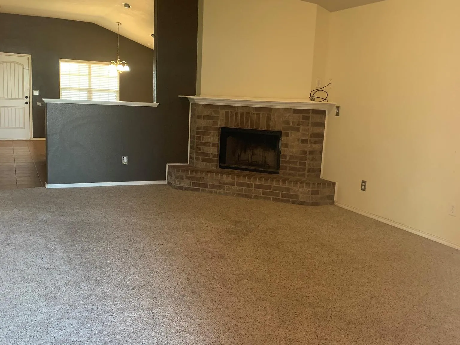 3 bed, 1777 sqft, $2,300 — Photo 2