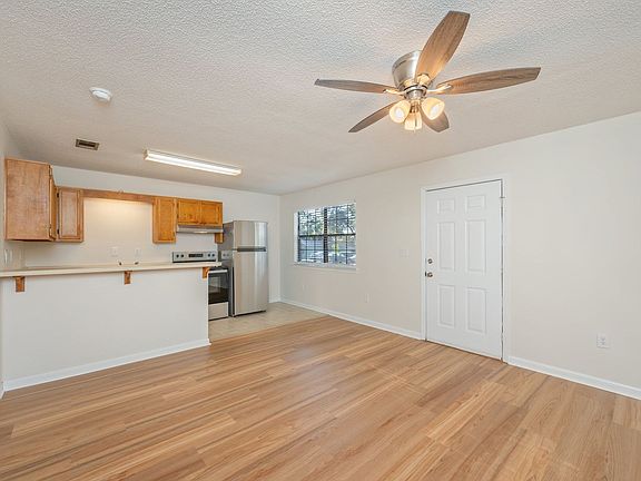 5th image of 610B 32nd St