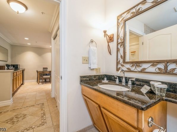 2 Chamonix Dr BLDG 2 #229, Vernon Twp., NJ 07462