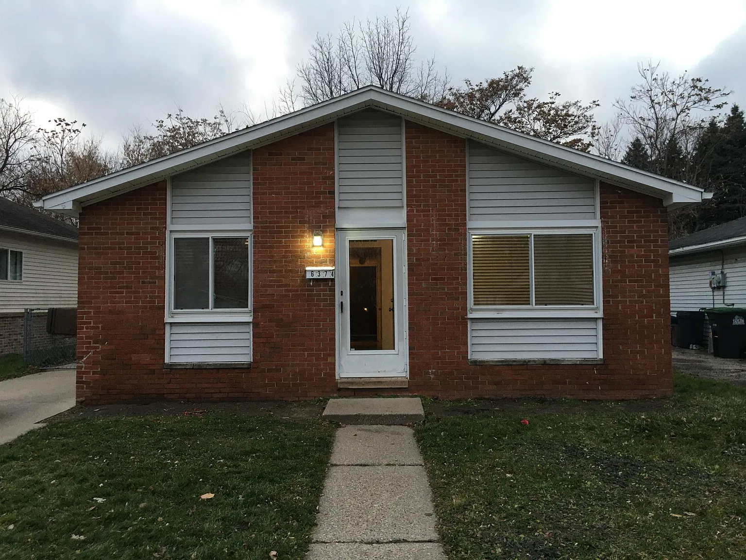 3 bed, 936 sqft, $1,550 — Photo 1