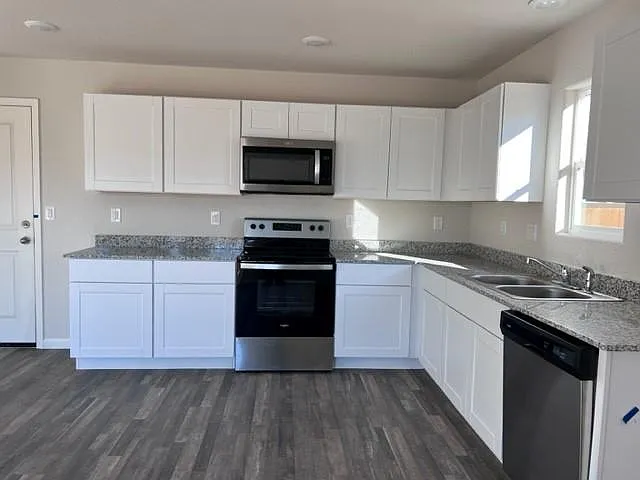 2415 Village Dr — Photo 16