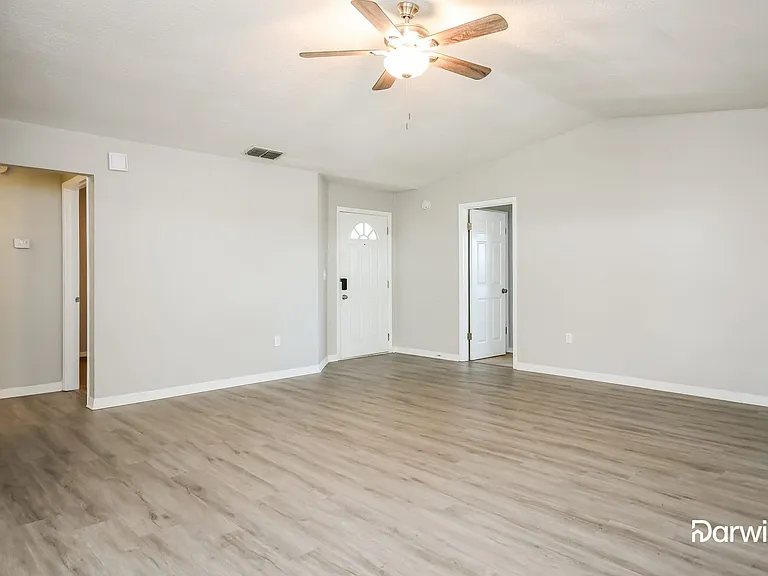 935 Whisper Lake Dr — Photo 6