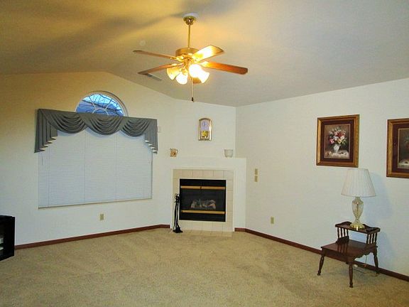 3rd image of 901 Briarcrest Ln