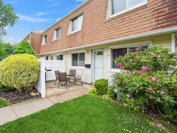 127 Storm Drive #127, Holtsville, NY 11742