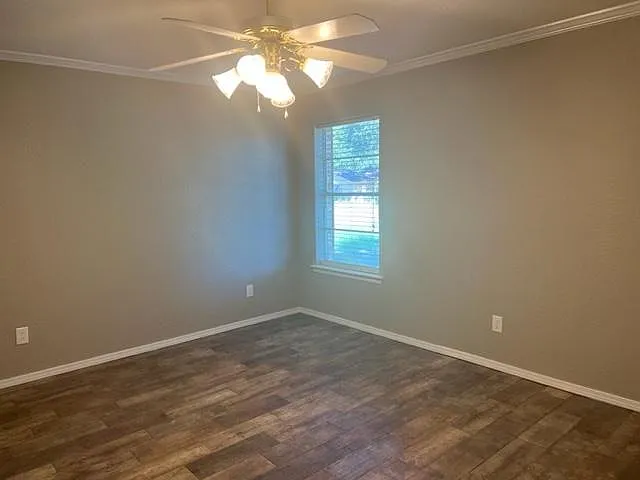 3 bed, 1920 sqft, $1,795 — Photo 2