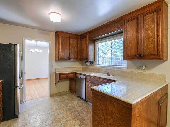 5th image of 518 Chesley Ct