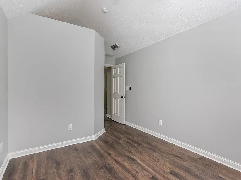 3853 Boston Rd — Photo 20