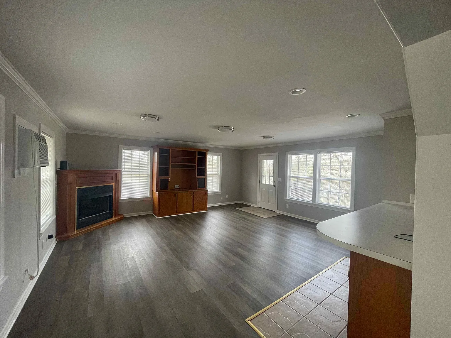 4 bed, 2.5 bath, 2243 sqft, $2,640 — Photo 3