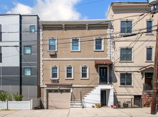 3 Grand St #2, Weehawken, NJ 07086