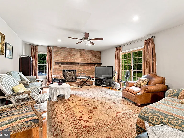 315 Pheasant Hill Dr — Photo 13