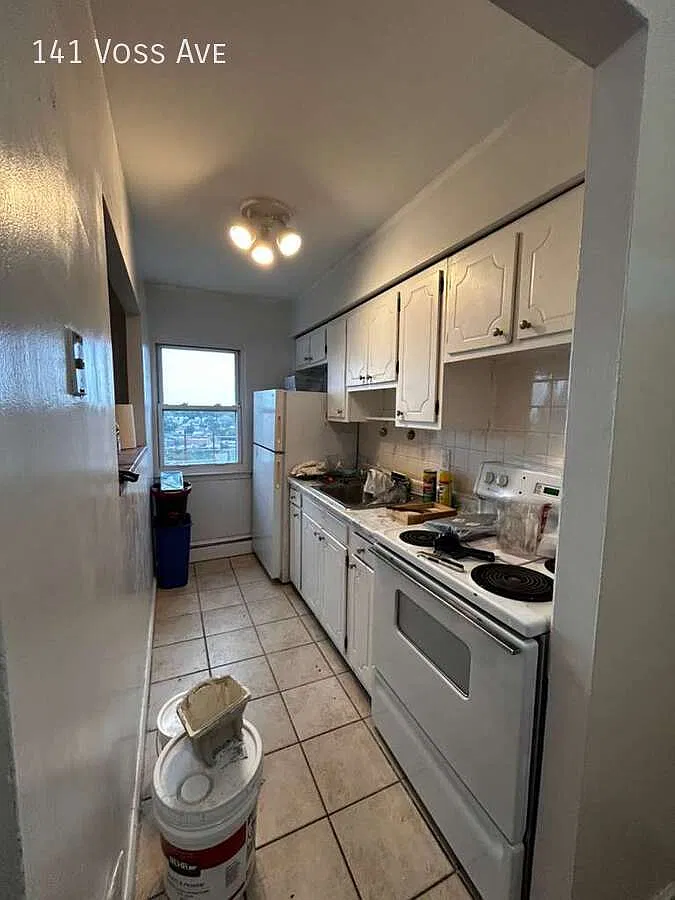 141 Voss Ave — Photo 2