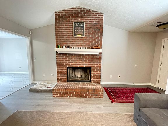 3rd image of 3011 Gatewood Dr