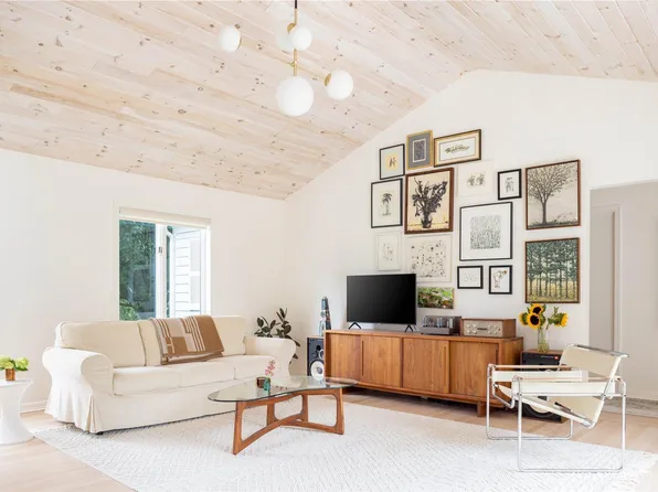 1215 Country Club Drive, Cutchogue, NY 11935