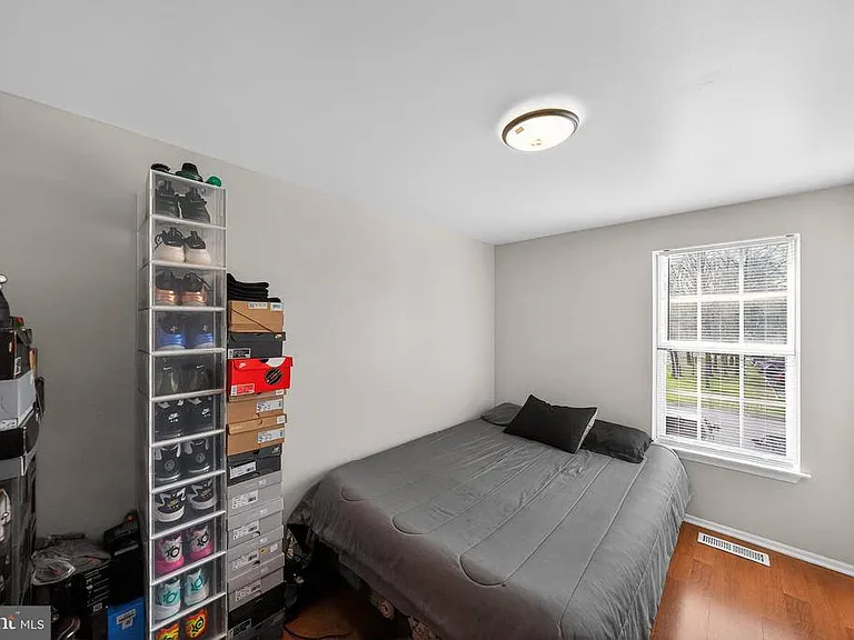 2523 Robinson Pl — Photo 12