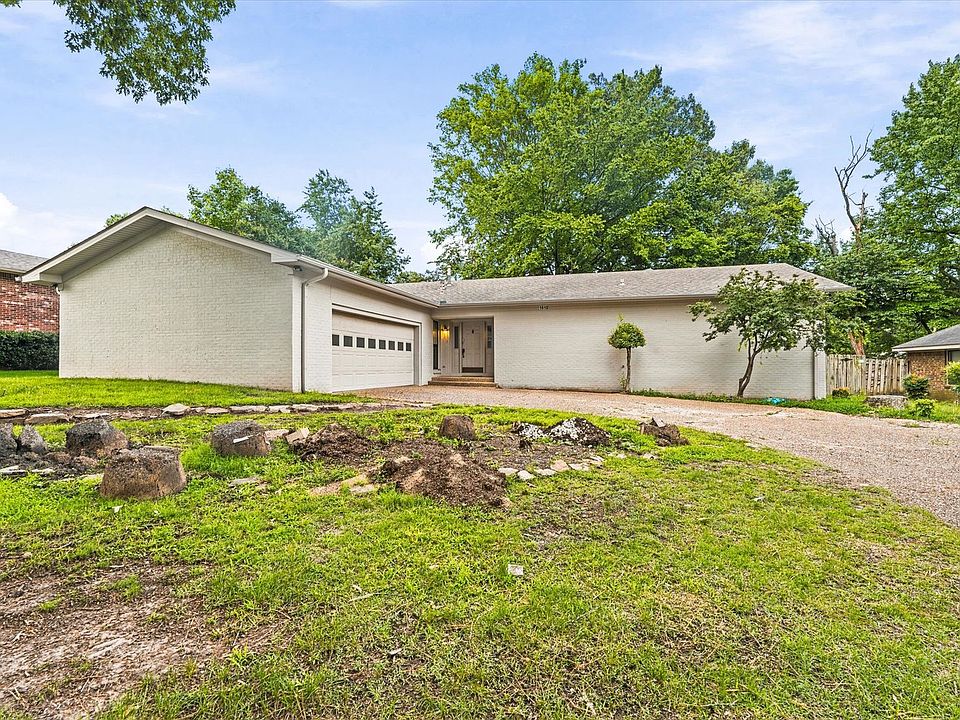 1st image of 1610 Hillcrest Dr
