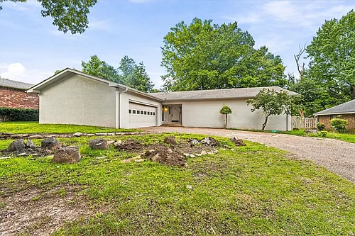 1610 Hillcrest Dr Photo 1