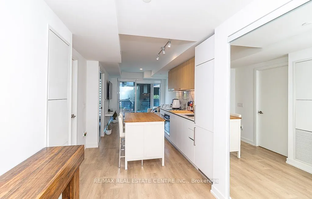 Westline Condos — Photo 4