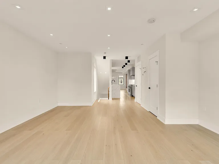 330 16th St SE #Penthouse 2 — Photo 13