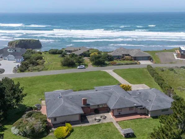 32853 Ocean Meadows Cir, Fort Bragg, CA 95437