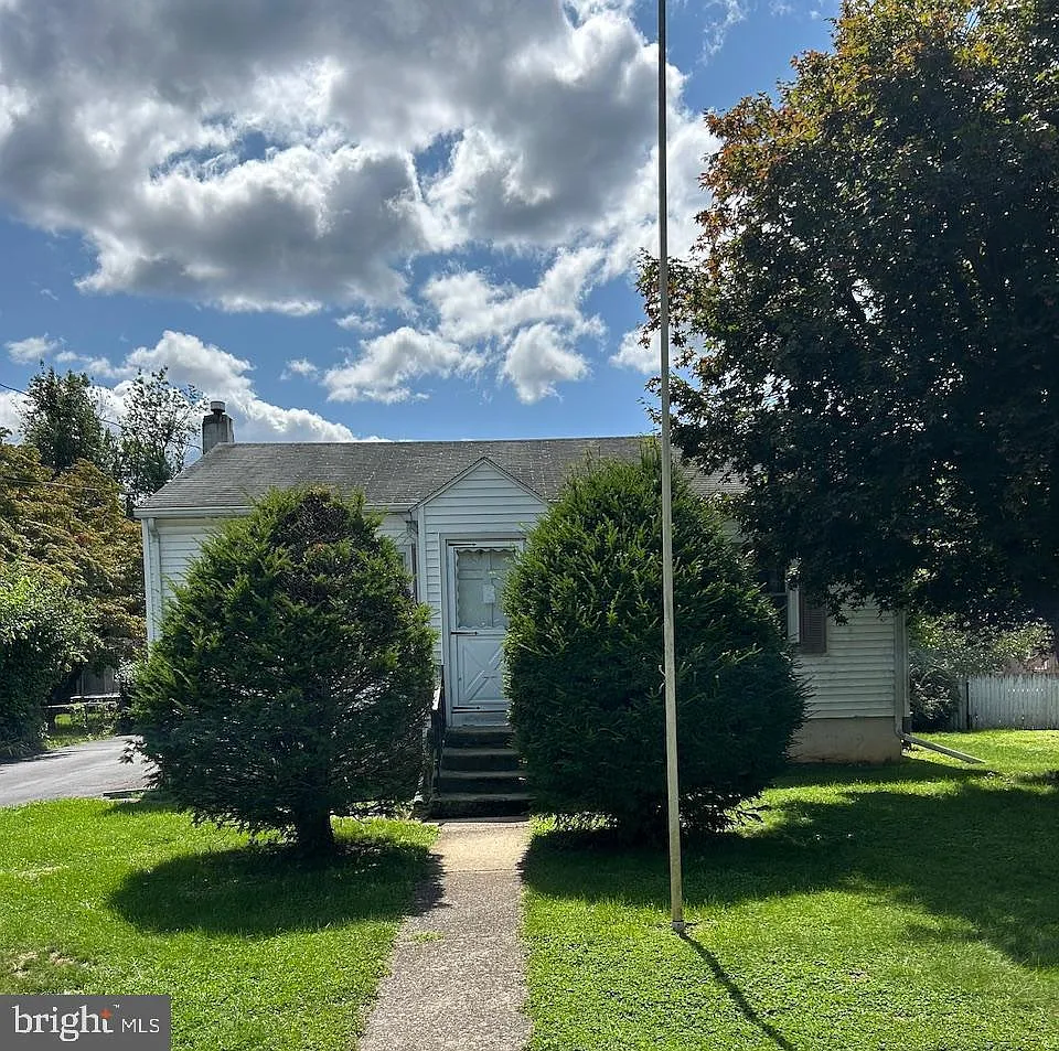 3913 Rosemont Ave photo 1
