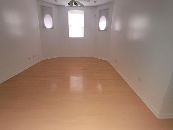 3rd image of 852 E 82nd St APT G
