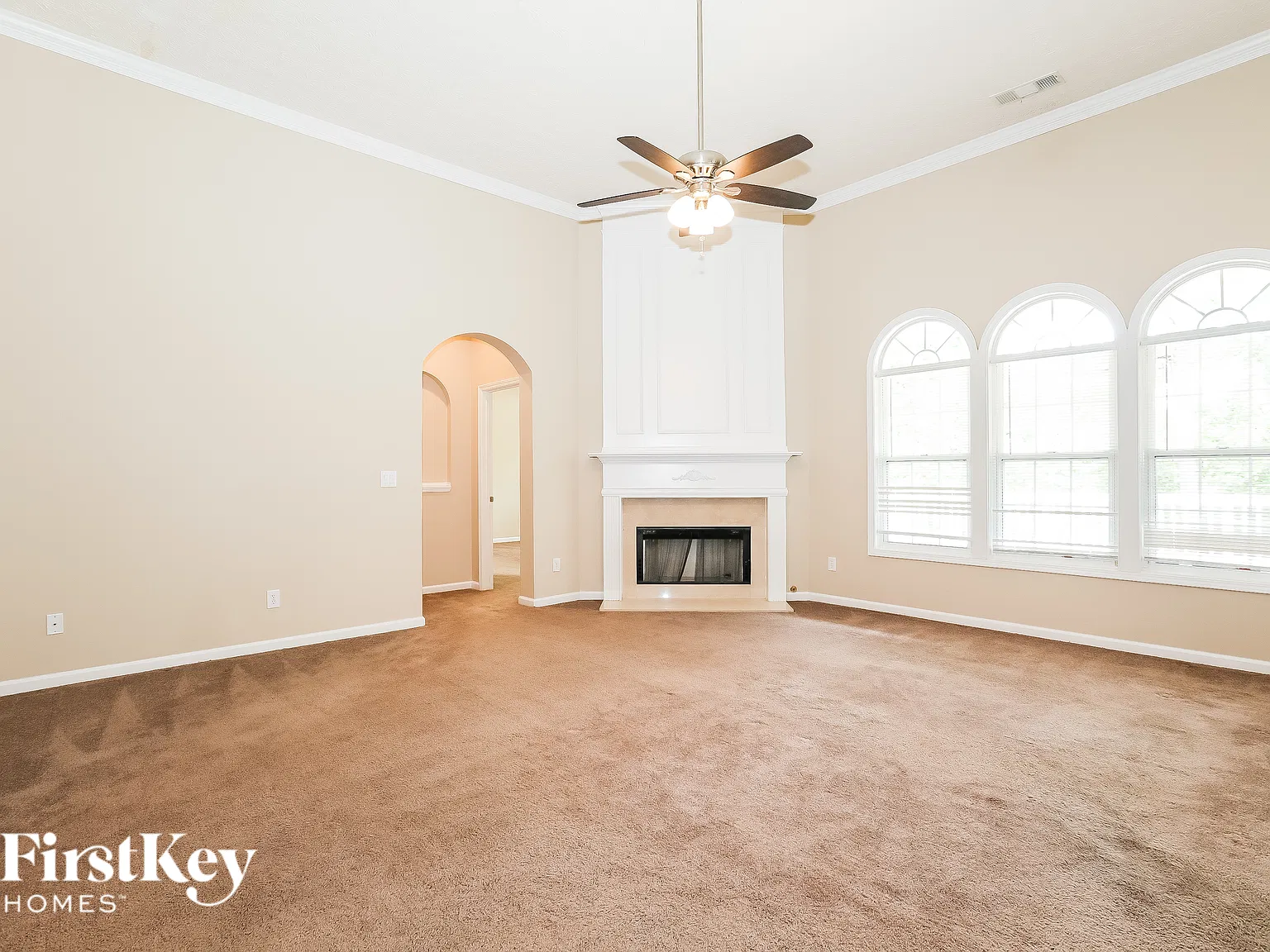 4 bed, 2.0 bath, 2196 sqft, $2,515 — Photo 2