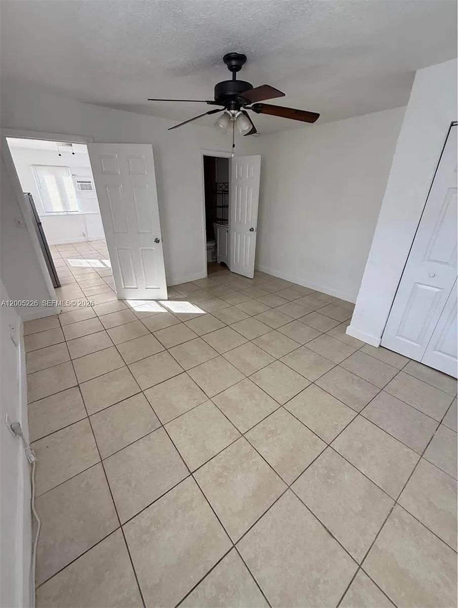 Photo 2 of 10 - 5731 Flagler St #1 - Hollywood, FL Building Photo - 5731 Flagler St #1