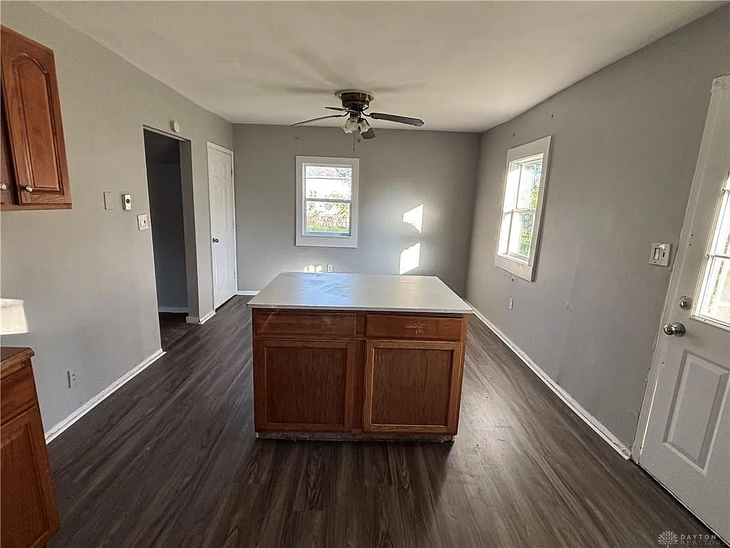 3 bed, 1.0 bath, 1092 sqft, $1,200 — Photo 4