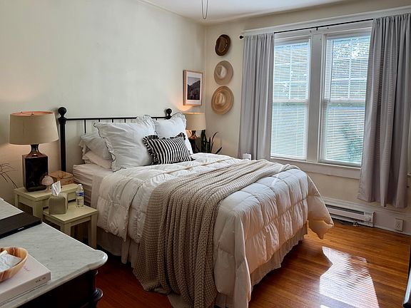 5th image of 422 W Clifford St APT 1