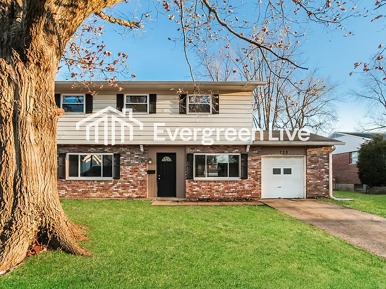 725 Decatur Ct — Photo 1